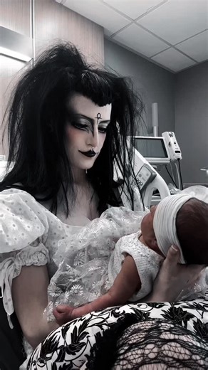 sta4siee on Instagram: "🦇🖤 Ctedits : @kittengothz #goth #gothic #gothgoth #gothgirl #gothstyle #gothmakeup #gothoutfit #gothmom #gothmommy #tradgoth #tradgothmakeup #postpartum #newborn #postpartumbody #reels #fyp #fypシ"
