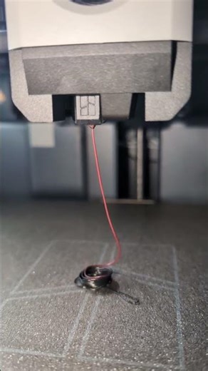 why is the red extruding like that (both are pla:red is creality and black in bamboo) #3dprinting