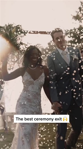 Here’s your sign to do a petal toss during your ceremony exit 😍 #weddingtiktok #weddinginspo #weddingvideographer #arizonavideographer #fyp #weddings