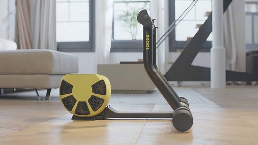 Eleva tu entrenamiento a otro nivel con el Bkool Smart Pro 2. Rutas en vídeo y 3D, clases de indoor cycling, workouts, velódromo virtual, ligas, retos... ¡La lluvia, el frío o el tráfico ya no serán excusa para mantenerte en forma! ¡¡¡Es capaz de simular hasta un 20% de desnivel!!! ¿Se te ocurre un regalo mejor para este Día del Padre? Comprar: https://goo.gl/3SWYAX | BKOOL