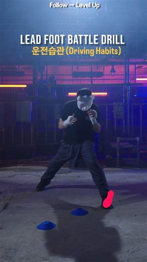 Big Bear Boxing Club | 빅베어복싱클럽 on Instagram: "두 차선을 애매하게 걸쳐 달리며There was a friend 깜빡이도 안 켜고, 노란불엔 늘 꼬리물기. who drove straddling two lanes, never used turn signals, and always ran yellow lights. 그게 취미인 친구가 있었다. It wasn’t a habit. It was his hobby. 넘어오지도, 비켜주지도 않았다. 의도는 숨기고, 반응만 훔쳤다. He never fully cut in. He never fully backed off. He hid his intention and stole reactions instead. 사람들이 헷갈릴수록 그는 더 상황을 즐겼다. The more confused people became, the more he enjoyed the situation. 욕설과 경적이 터지는 순간, 사이드는 이미 먹