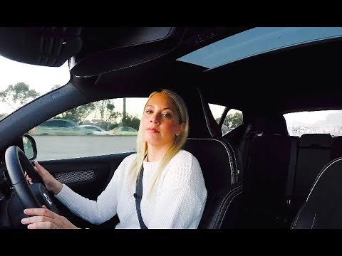 Juliet drives the Volvo XC40 T3 manual