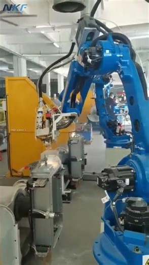 Flying laser welding by Yaskawa robots matched with our two-axis P type positioner.