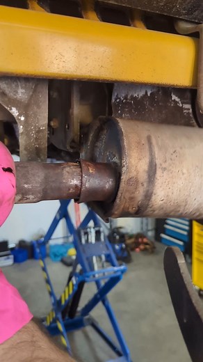 Rusty Exhaust Removal #VW #T3 #diy #exhaust #rust #mechanic | Marius RBE