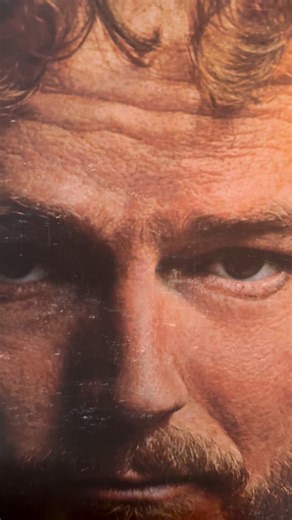 “Happy Thanksgiving 🇨🇦” Gordon specified that the song was about his then live in love, Cathy Smith and he used the term Sundown as a catch all name for all those men he imagined Cathy was with. Plus, she left at sundown when she went out drinking with her friends. This is Gordon Lightfoot with “Sundown”, 1974 . #thanksgiving #gordonlightfoot #sundown#70srock #70smusic #nostalgia #memories #thevinylloungemtl #montreal #vc #vinylcommunity #vlmtl #vinylmontreal #vinyl #vinylcollection #vinylcoll