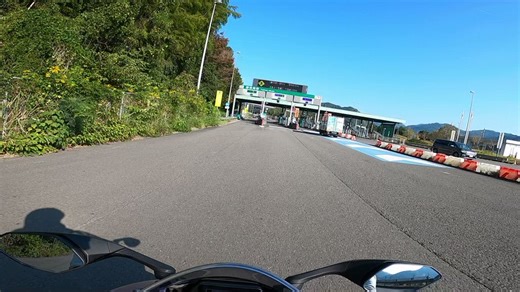 「合流路の50km/hをきっちり守ってて偉いなー」と見てたら、次の瞬間145km/hまで加速してワロタ。