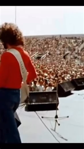 MissMissyPhillly🎼🎹🎸 on Instagram: "Fleetwood Mac perform “I’m So Afraid” live at the University of Santa Barbara, CA on May 2, 1976. Original song from the the self titled Fleetwood Mac album 1975 “I’m So Afraid” is a song written by Lindsey Buckingham for the British-American band Fleetwood Mac for their tenth album, Fleetwood Mac. The song was intended for a second Buckingham Nicks album, but the album never came to fruition. It was also issued as the B-side to “Over My Head”, which became