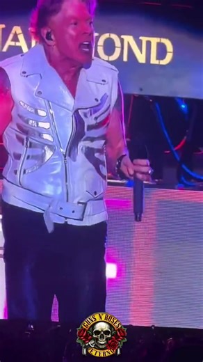 165K views · 4.3K reactions | Paradise City - live Estadio Atanasio Girardot, Medellin, Colombia  10/11/2025 nycbc69 Credits gunsnroseseterno on X ©️ #GunsNRoses #GnFnR #Medellin | Guns n' f 'n Roses.It - Nightrain Italia Fanpage | Facebook