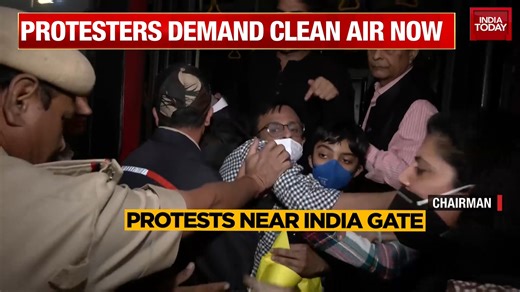 Delhi air pollution impacts the city's trade sector. India Today's Anjali Pandey speaks exclusively with Brijesh Goyal, Chairman of Chamber of Trade and Industry. #AirPollution #Delhi #Pollution #ITVideo | India Today