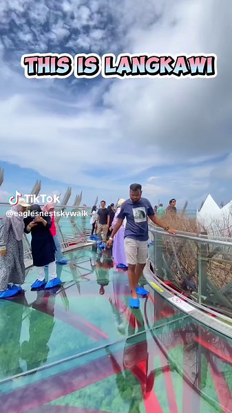 Eagle’s Nest Skywalk Only at Langkawi, Kedah🏝️ #eaglenestskywalklangkawi #cuticutimalaysia #langkawi #fullyglass #glassbottom