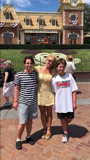 Inside Britney Spears’ Yacht Reunion With Her Sons