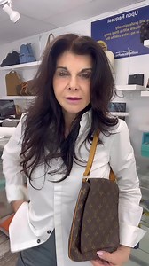 I know you remember. This is a Musette Salsa. It was made in 1999. It’s amazing how good it still looks. Sure little shoulder bag that works perfectly for every day. | J'Adore Boutique