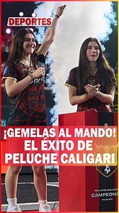👯‍♀️ GEMELAS AL MANDO: EL ÉXITO DE PELUCHE CALIGARI ⚽🏆 Araceli y Diana Fernanda Hernández, conocidas como Ara y Fer, han dado un paso histórico al convertirse en presidentas de El Peluche Caligari 🧸🎩, club líder de la Queens League Oysho Americas 🌎👑. Con más de 27 millones de seguidores en TikTok 📱🔥, las gemelas trasladaron su pasión por el fútbol ⚽ desde el contenido digital 📸 al terreno de la gestión deportiva 🧠🎯, logrando el primer lugar en la tabla general 📊🥇 y clasificando a la