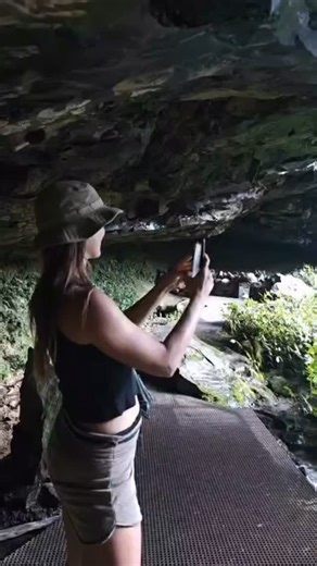 Gut Health Nutritionist & Naturopath - Helena | Where you bloat can tell you a lot about what’s actually going on in your gut 👇 Bloating up high (stomach area) Often linked to: – low... | Instagram