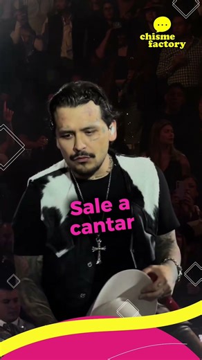 Nodal olvida el microfono al cantar #nodalyangela #angelaaguilar #pepeaguilar #cazzu