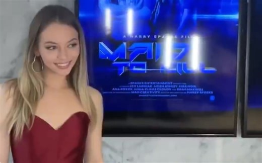 Lily Larimar出席电影首映式