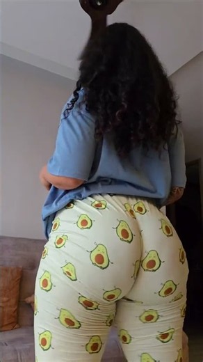 Nice twerking booty pawg bbw sexy Big booty latina Pawgs twerking clapping 69