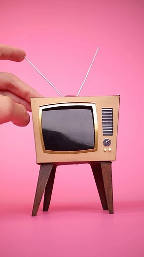 469K views · 2.2K reactions | What’s a gruff catchphrase you’d see on an old western poster? 鸞 #animation #papercrafts #handmade #diy #miniature #stopmotion #bts #filmmaking | Righteous Robot | Facebook