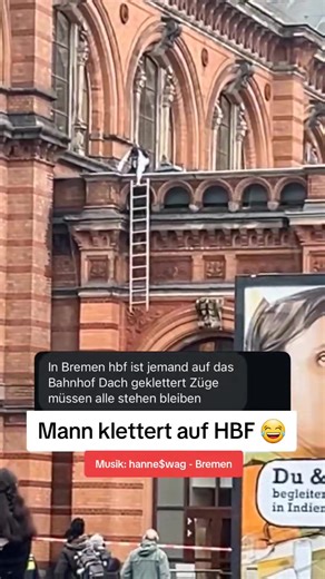 Mann klettert auf HBF in Bremen 😂
