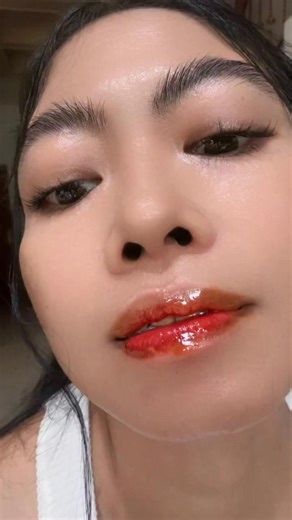 Bindia Tamayo Girsang on Instagram: "Pemerah bibir tidak luntur seharian"