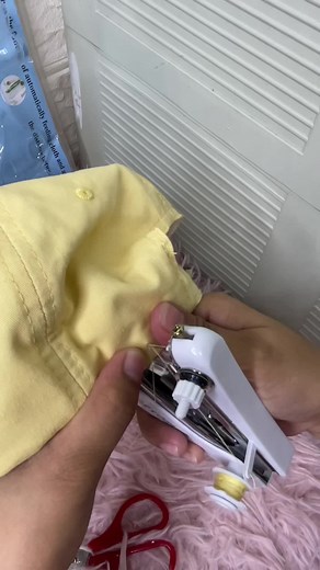 ang galing! hindi nako mahihirapan mag tahi #sewing #portablesewingmachine #fyp #fyppppppppppppppppppppppp