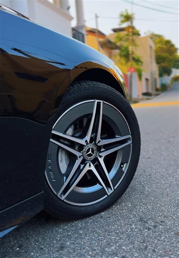 Discover the Luxury of the Mercedes-Benz C200 4MATIC