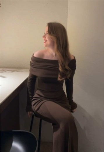 shy taking pictures #model #slavicgirl #fyp #trend #모델#모데ᄅ #외국인모델 #트렌드