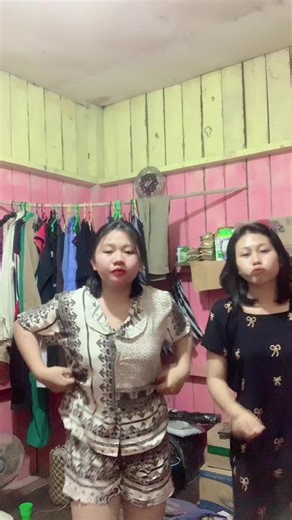 Abaikan begron yang di belakang😂😅