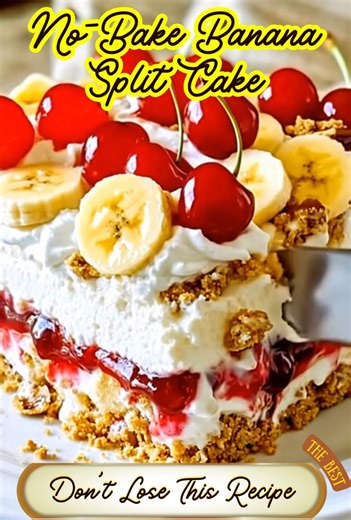 🥇 No-Bake Banana Split Cake – Don’t LOSE This Recipe Cold, creamy, and wickedly sweet — this no-bake banana split cake tastes like summer frozen in a slice. Ingredients 2 cups graham cracker crumbs 1/2 cup melted unsalted butter 16 oz (2 blocks) cream cheese, softened 1 1/2 cups powdered sugar 16 oz whipped topping (divided) 3 medium bananas, sliced 1 can (21 oz) cherry pie filling 1/2 cup crushed pineapple, drained Maraschino cherries for topping How to Make It 1️⃣ Build the Base: Combine grah