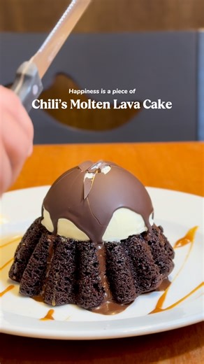 Breaking into Chili’s Molten Cake might just be the best part. 🍫 Hot fudge, soft cake, melting ice cream — it’s dessert perfection. Don’t just watch it, taste it at Chili’s Festival Mall today! #ChilisPH #MoltenCake #DessertLovers #ChilisFestivalMall #SweetCravings | Festival Mall