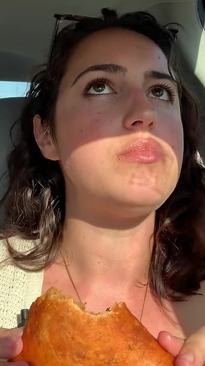 Crunchy, savory, and made with love! Dive into a samosa sensation from Nana's Kitchen 🥟❤️ #SamosaLove #NanasKitchenDelights #TasteOfTradition