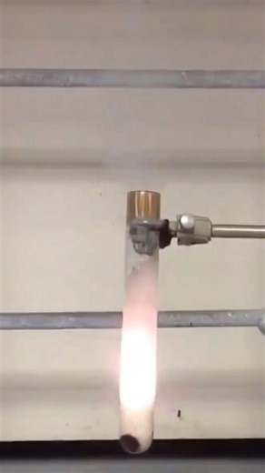 #potassiumchlorate #oxidizer #learnontiktok #tiktokpartner #tiktokeducation #tiktokscience #tiktokscienceteacher #sciencechallenge #chemistry