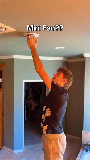 Finding The BEST Viral Products on Instagram: "Comment “FAN” to get a DM of product (make sure you’re following me first) 1️⃣ Instantly turns any light socket into a fan and bright LED light 2️⃣ 3 fan speeds + dimmable brightness for perfect comfort 3️⃣ Easy screw-in setup — installs like a light bulb 4️⃣ Ideal for bedrooms, kitchens, and garages 5️⃣ Includes a remote for effortless control #SocketBreeze #HomeUpgrade #SmartLiving #LEDLightFan #BellHowell"