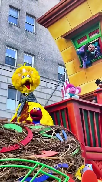 Celebrating at the Thanksgiving Day Parade! #sesamestreet