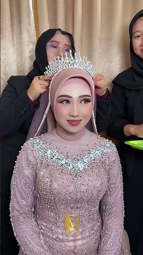 BRIDE CONFUSED WHEN CHOOSING A CROWN🤭🤭