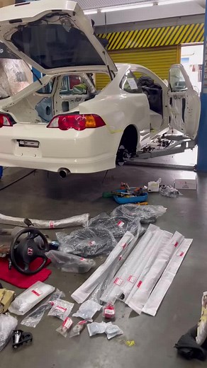 Explore the Fresh DC5 Type R: Honda Enthusiast's Dream