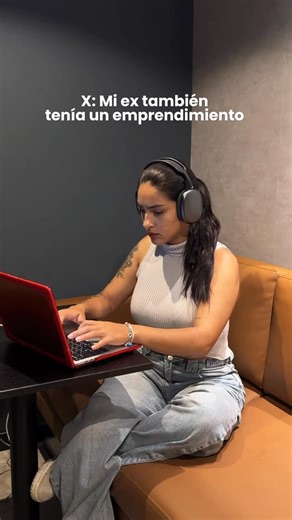 Gaby Herrera | Creadora de Contenido on Instagram: "Las excusas hacen ruido. El trabajo constante hace resultados. . . #fyp #emprendedores #noconfundaunloboconunhusky #bb #trend"