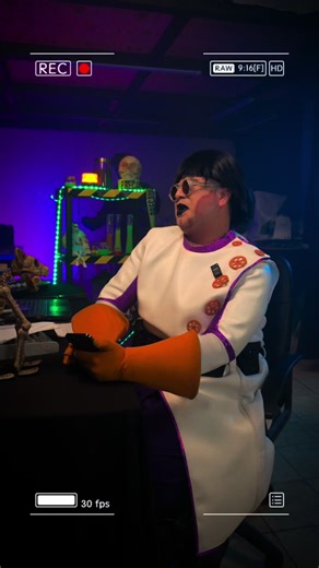 ⚡🧟‍♂️Mi Zombie sigue aprendiendo a asustar... Peeero☝️creo que antes necesita aprender muchas OTRAS cosaas! Mua ja ja ja 😭 . . . . . . . . #doctorzombie #drshingwong #drzombie #horror #halloween #horrorstory #zombie #halloween2024 #zombieapocalypse #monterrey #mexico #comedia