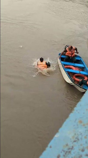 Underwater Rescue Operation by Rescue 1122 | SCUBA Divers Save Drowned Person