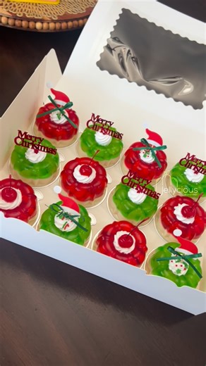 Jellycious on Instagram: "Pequeñas, perfectas y sin complicaciones 💖 Los moldes de silicona son el secreto para estas mini gelatinas 🤗 #jellycious #minigelatinas #moldesdesilicona #gelatinascreativas #gelatina"