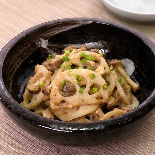 お箸がすすむ♪ れんこんとしめじのごま味噌きんぴらのレシピ動画・作り方 | デリッシュキッチン