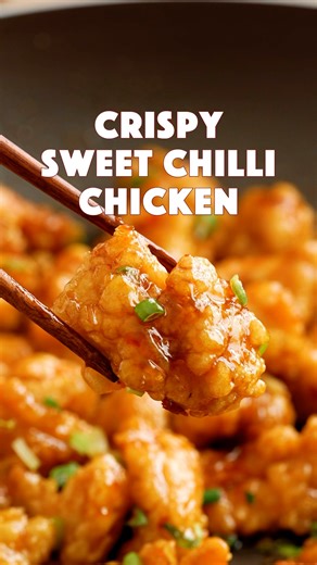 Crispy sweet chilli chicken recipe, coated fried chicken with sweet and spicy sauce. Ingredients 400 grams/14ozChicken breast or thigh ¼ tsp White pepper 1 tbsp Soy sauce All-purpose soy sauce 150 grams/ 5.2oz Cornstarch About 1 cup ( add more if needed ) 1 Egg Oil for frying Spring onions for garnish For Sweet Chilli Sauce Mix 2 cloves Garlic 1 tsp Dried chilli flakes 1 tbsp Cooking oil 6 tbsp Sweet Chilli sauce Thai or Chinese 2 tbsp Soy sauce 1 tbsp Sugar Brown sugar or white sugar ½ tsp Corn