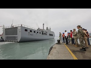Presidente Martín Vizcarra supervisa envío de ayuda hacia el sur en el BAP Pisco