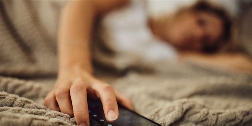 Hitting 'snooze' on your alarm might actually be good for you, scientists say