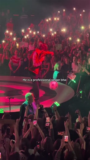 The way he apologised and laughed afterward, I really can’t with him 😭 #louistomlinson #louistomlinsonvideos #howdidigethere #onedirection #edit