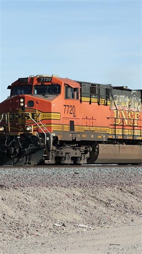 TRAIN SHORTS #01505 / WB BNSF 7720 MP 737 NEEDLES SUB 12 20 2025 #railtrack #trains #bnsf