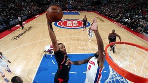 Powell throws down huge dunk on Drummond
