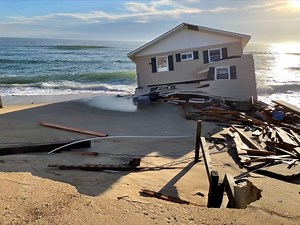 Beach house falls into ocean on Outer Banks, prompts warning