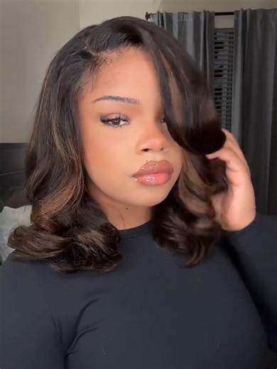 Perfect highlight color & layers & glueless installation COMBO!!🤩🤩 Get you one for 2026!! Enjoy extra 25% off with the code: TK25, L1nk in bi0.. #hairstyle #mscocohair #naturalhair #humanhair #qualityhair #hairtok #hairtutorial #affordablehair #wigtok #2026hairstyle #gluelesswig #wiginstall #bouncyhair #bodywavewigs #layeredhaircut #layers #highlightshair