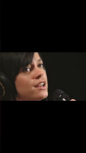 📺 Lily Allen - The Fear (acoustic version on Q TV) [2009]